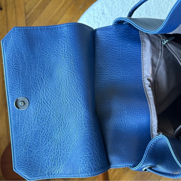 Matt & Nat Dwell Mumbai in Allure (navy) - Picture 10 of 10